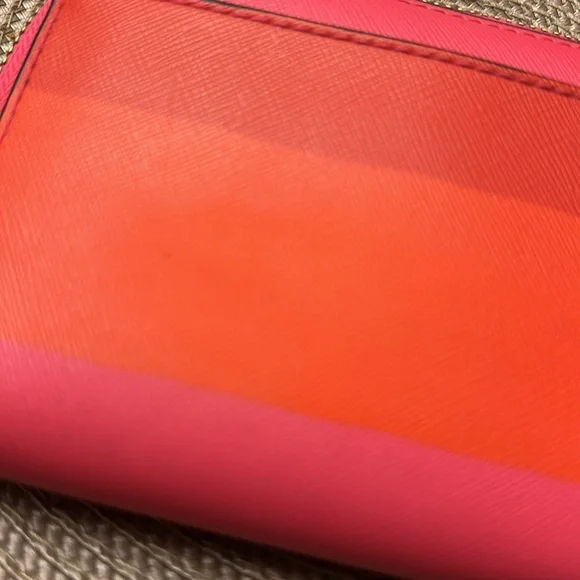 Kate Spade Wallet zip around lots pockets never used - Picture 8 of 8